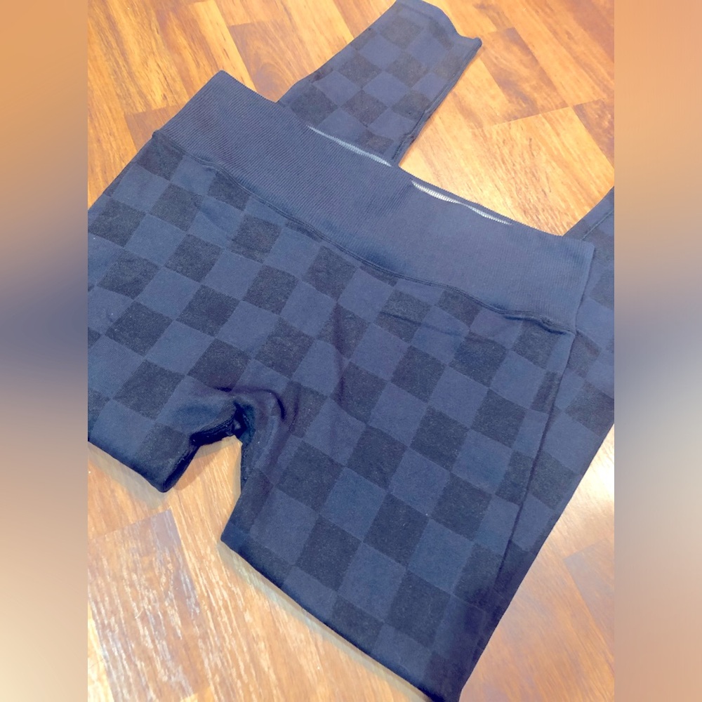 NWOT Good American High Rise Shine Leggings. Black/gray checkers. Size 5/6 2(xl)